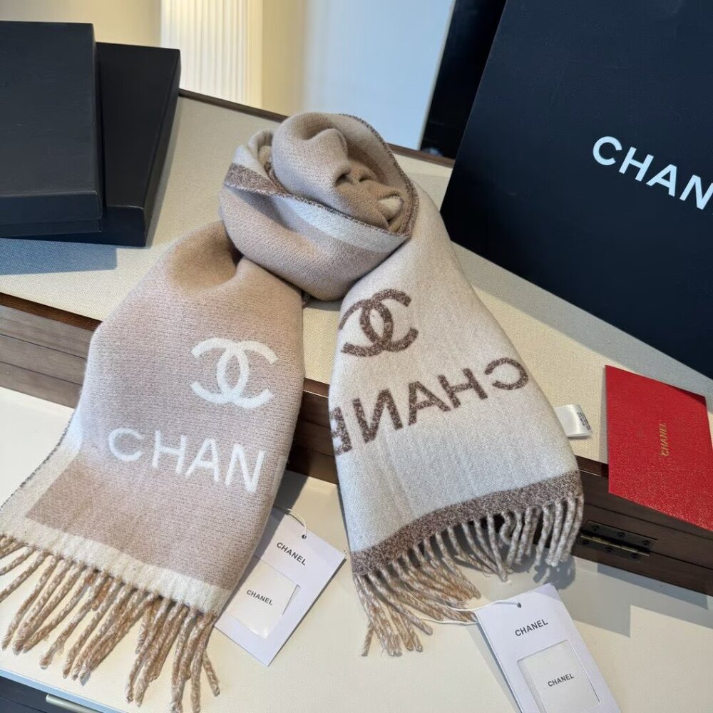 CHANEL wool yarn scarf off
